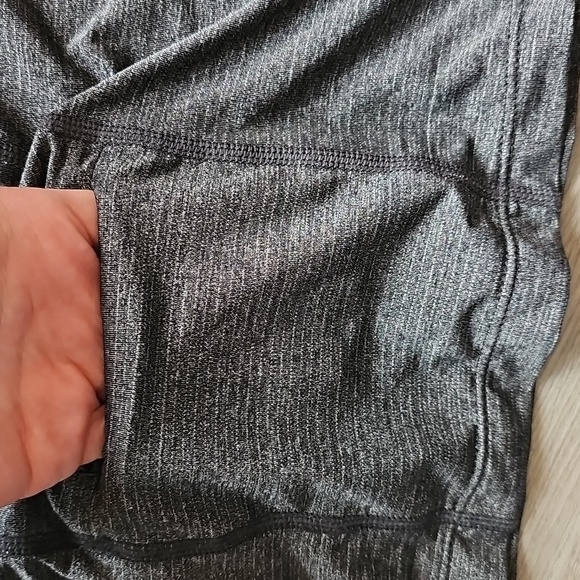 Running Room Fitwear Activewear Shortsleeve Top With Back Zipper Pocket Medium - Picture 10 of 14